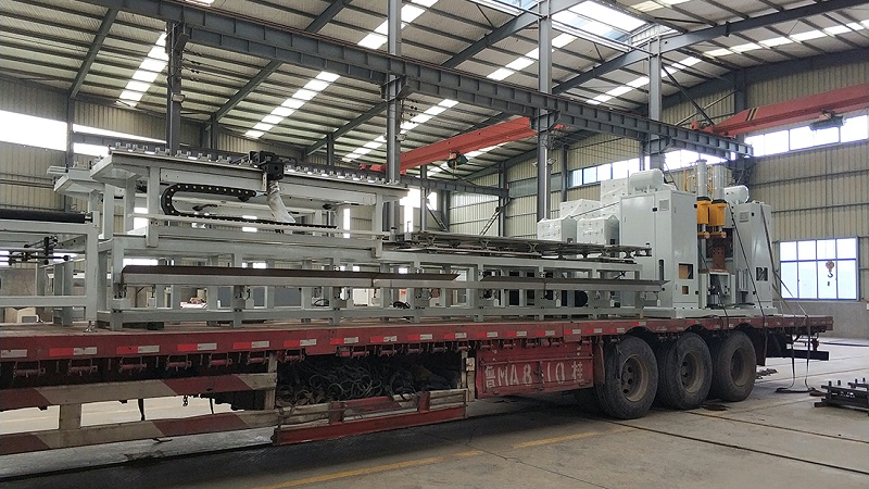 龍門(mén)式點(diǎn)焊機(jī)生產(chǎn)現(xiàn)場(chǎng)