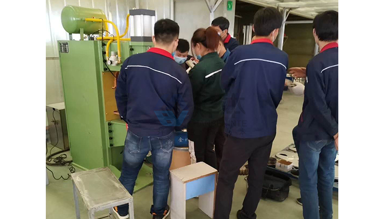 調試聊城魯環(huán)中頻點焊機 (1)